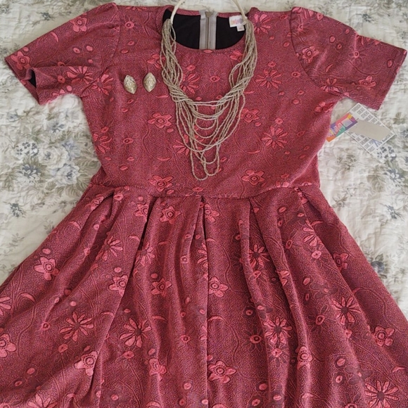 LuLaRoe Dresses & Skirts - Lularoe Amelia Dress